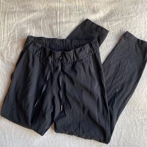lululemon on the fly black joggers